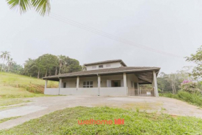 Ampla casa com piscina em Embu